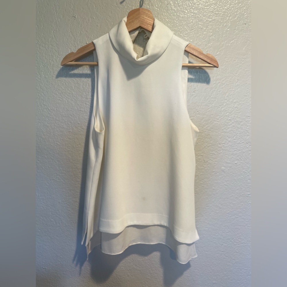 Elizabeth and James White Flowy Sleeveless Blouse With Silk Lining